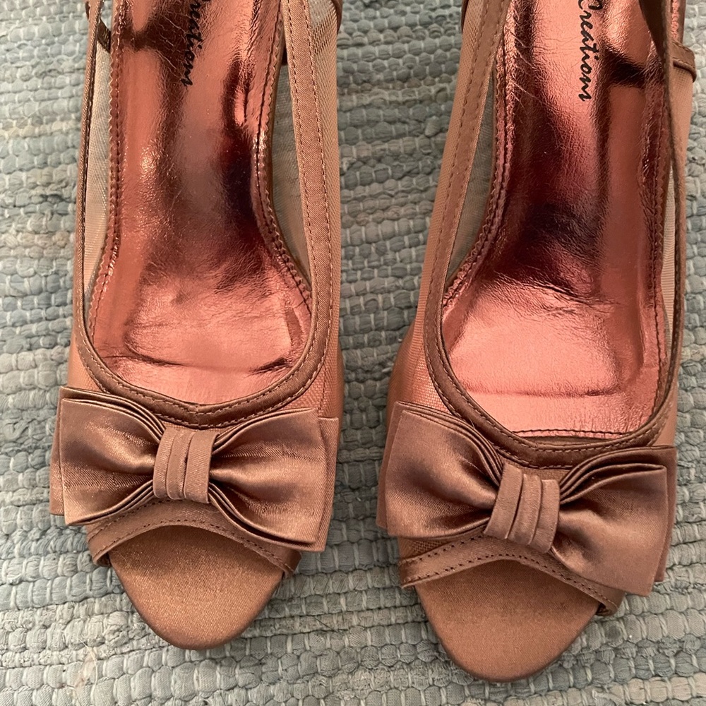 Colorful Creations Debra sandal with mesh sides and double bow. Size 9b